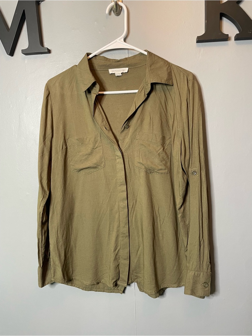 Beachlunchlounge Olive Green women's Viscose Button-Up Shirt size small